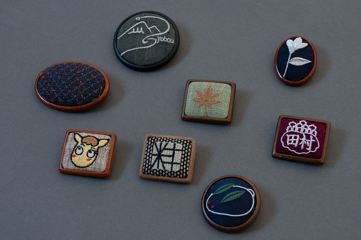和の風合いを生かしたオリジナル刺繍ブローチ・木枠サンプル